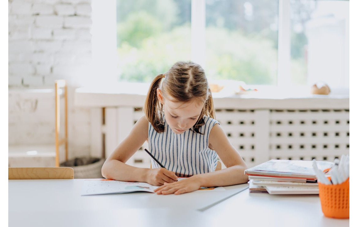 How to Decorate Your Study Table