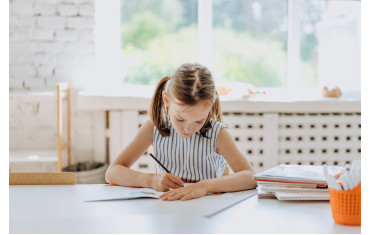 How to Decorate Your Study Table